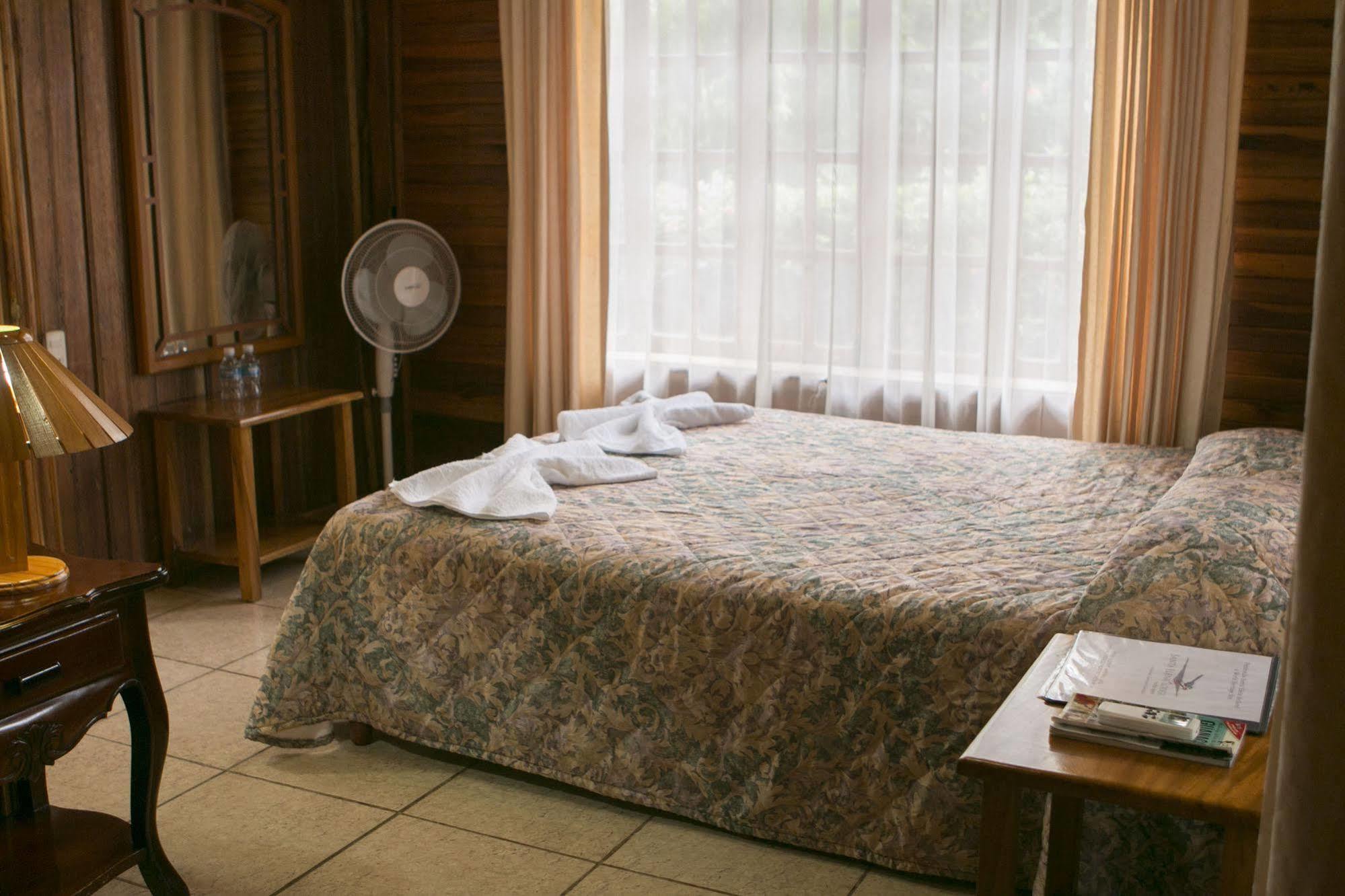 Santa Elena Lodge Cuajiniquil エクステリア 写真